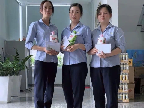 cty-tlp-tan-phu-tang-qua-8-thang-3-vp